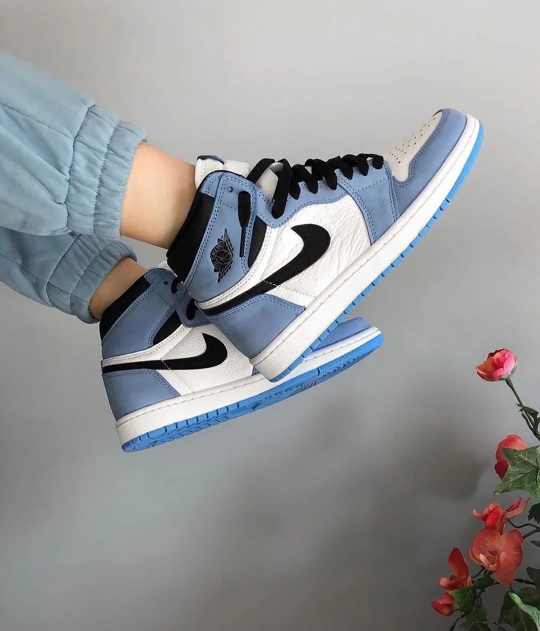 1 Retro High White University Blue Black (2021) фото