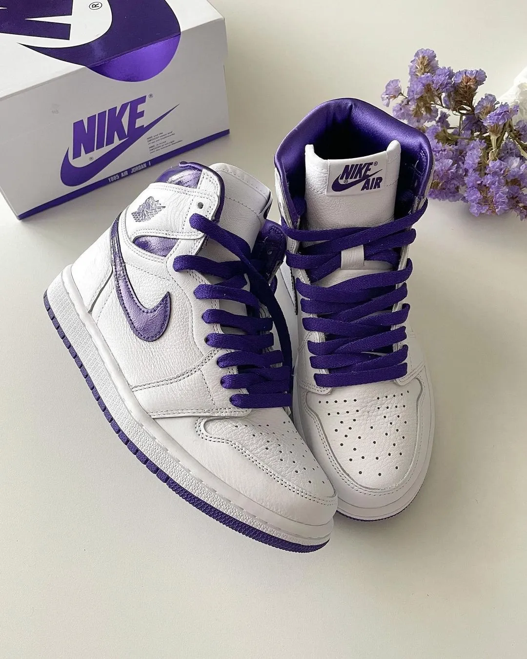 Air Jordan 1 High Wmns OG Court Purple фото