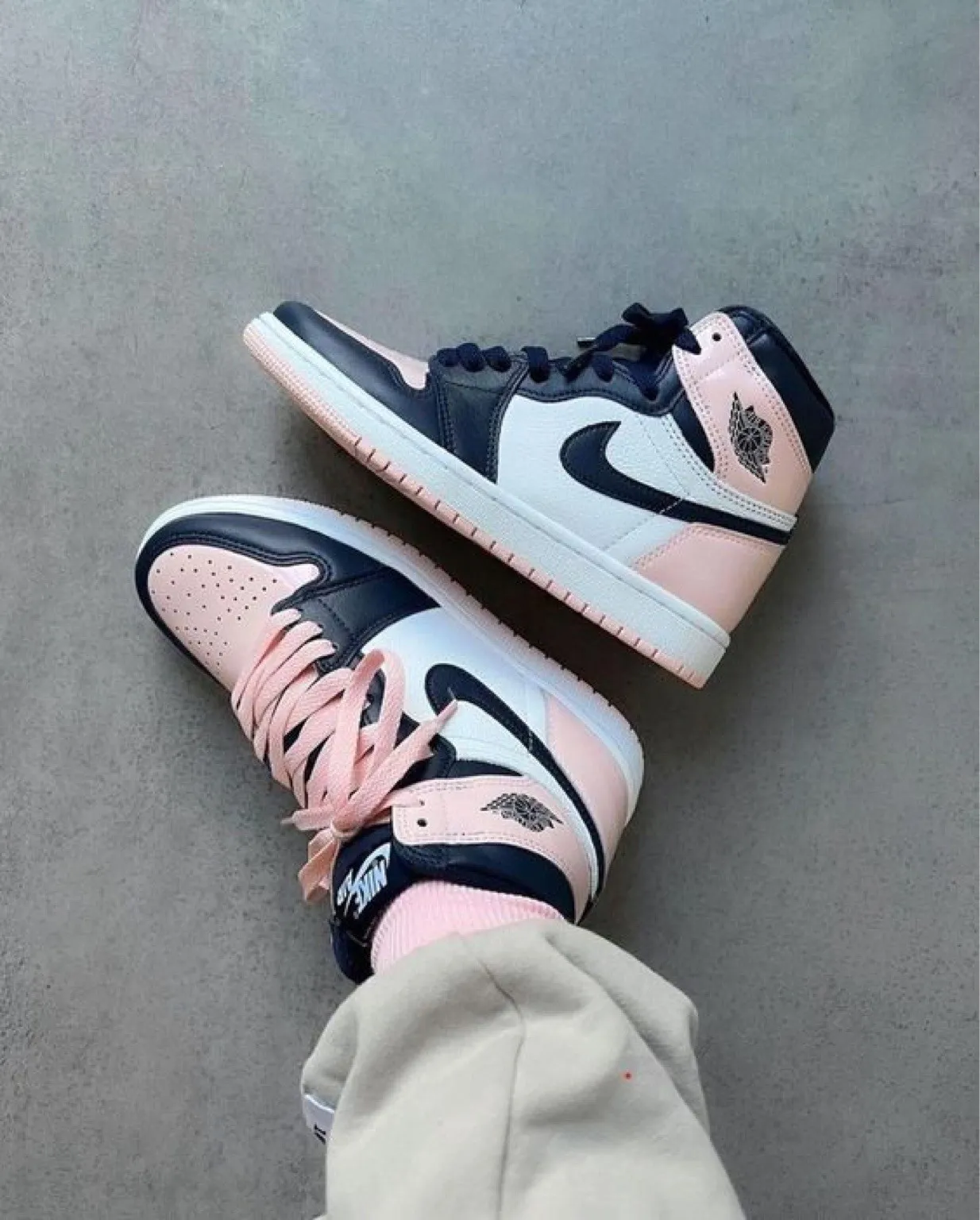 Air Jordan 1 High OG SE Bubble Gum фото