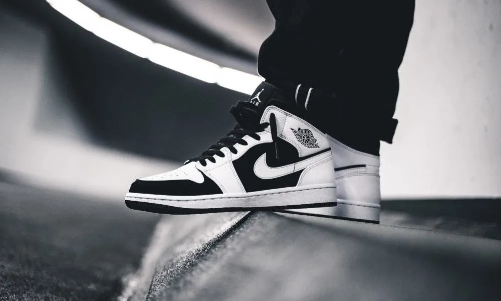 Air Jordan 1 Mid 1 Mid White Black фото