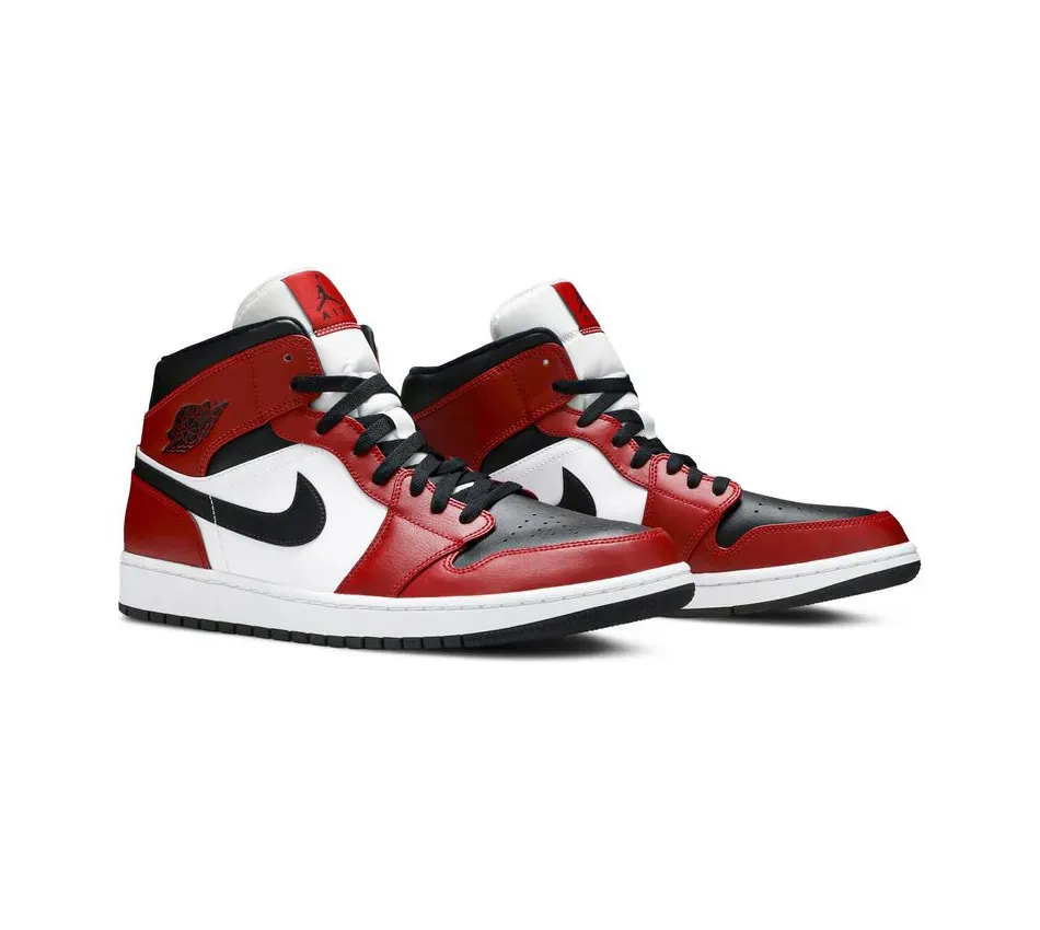 Air Jordan 1 Mid 'Chicago Black Toe' (2020) фото