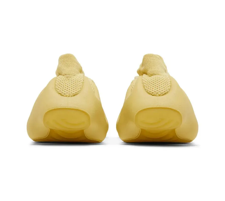 Yeezy 450 Sulfur фото